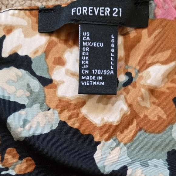 Forever 21 Long Sleeve Ruffle Shoulder Floral Top Size Large - Picture 3 of 9